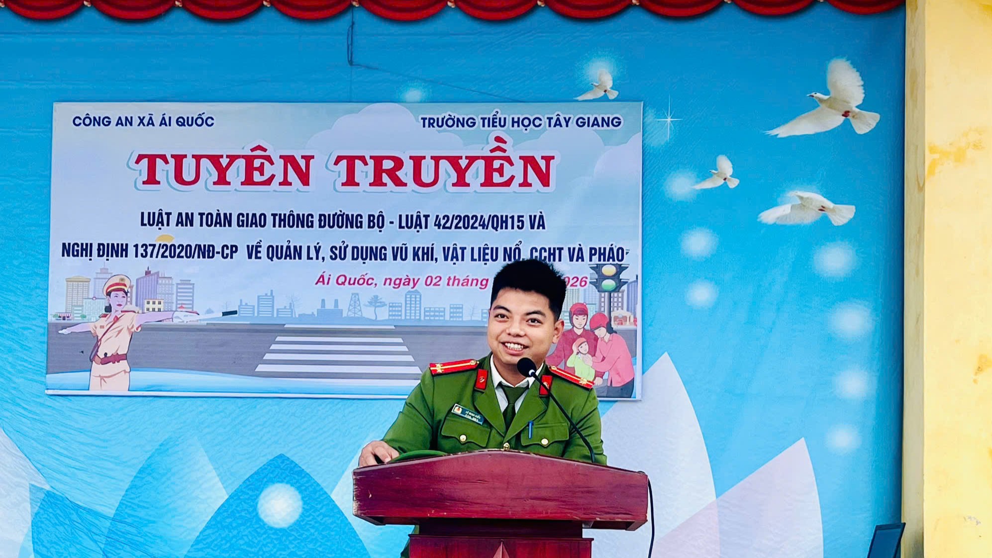 Công an xã Ái Quốc tăng cường công tác tuyên truyền pháp luật tại trường học