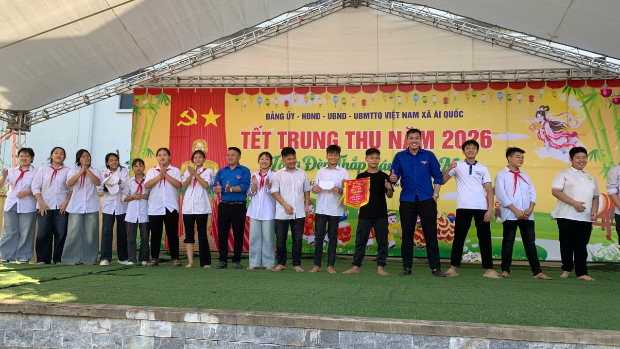 Chi đoàn thôn Nguyệt Lũ giành giải Nhất nội dung kéo co tại chương trình Tết Trung thu năm 2026