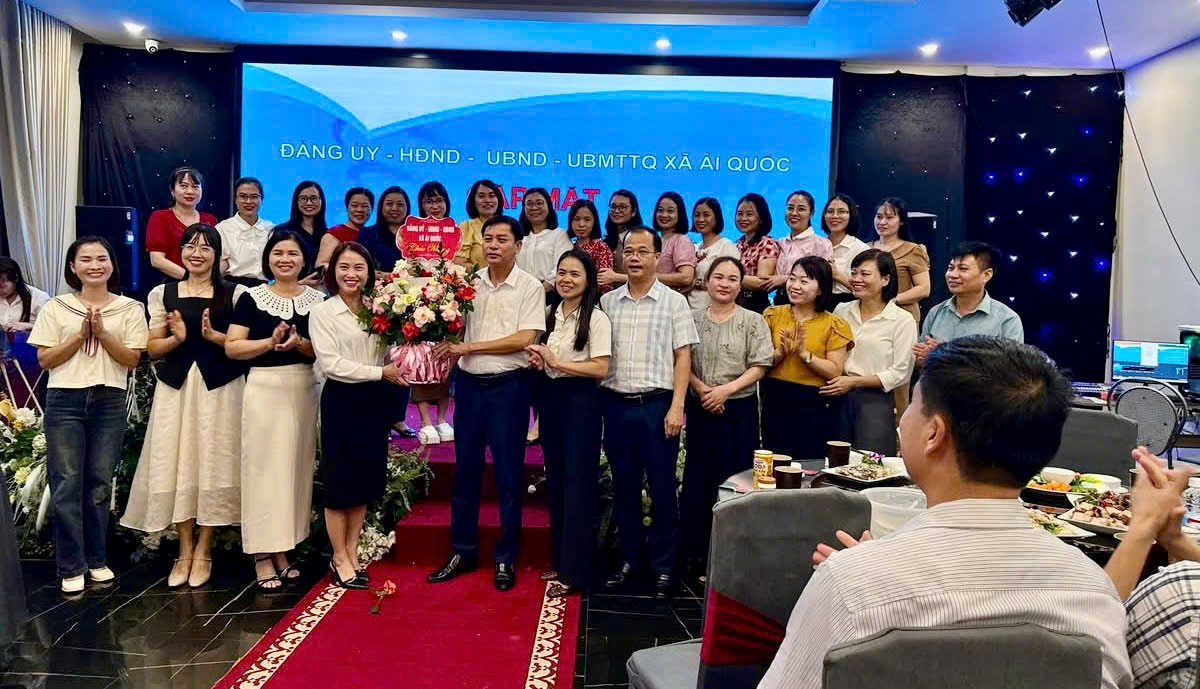 Đảng Ủy - HĐND - UBND - UBMTTQ Việt Nam xã Ái Quốc tổ chức gặp mặt nhân dịp kỉ niệm 95 năm ngày Phụ nữ Việt Nam 20/10