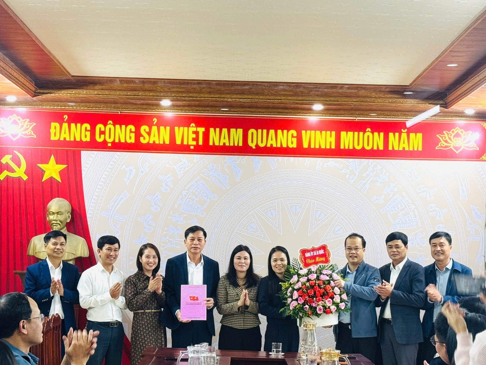 Công bố các quyết định thành lập Đảng bộ khối cơ quan và kiện toàn tổ chức trực thuộc