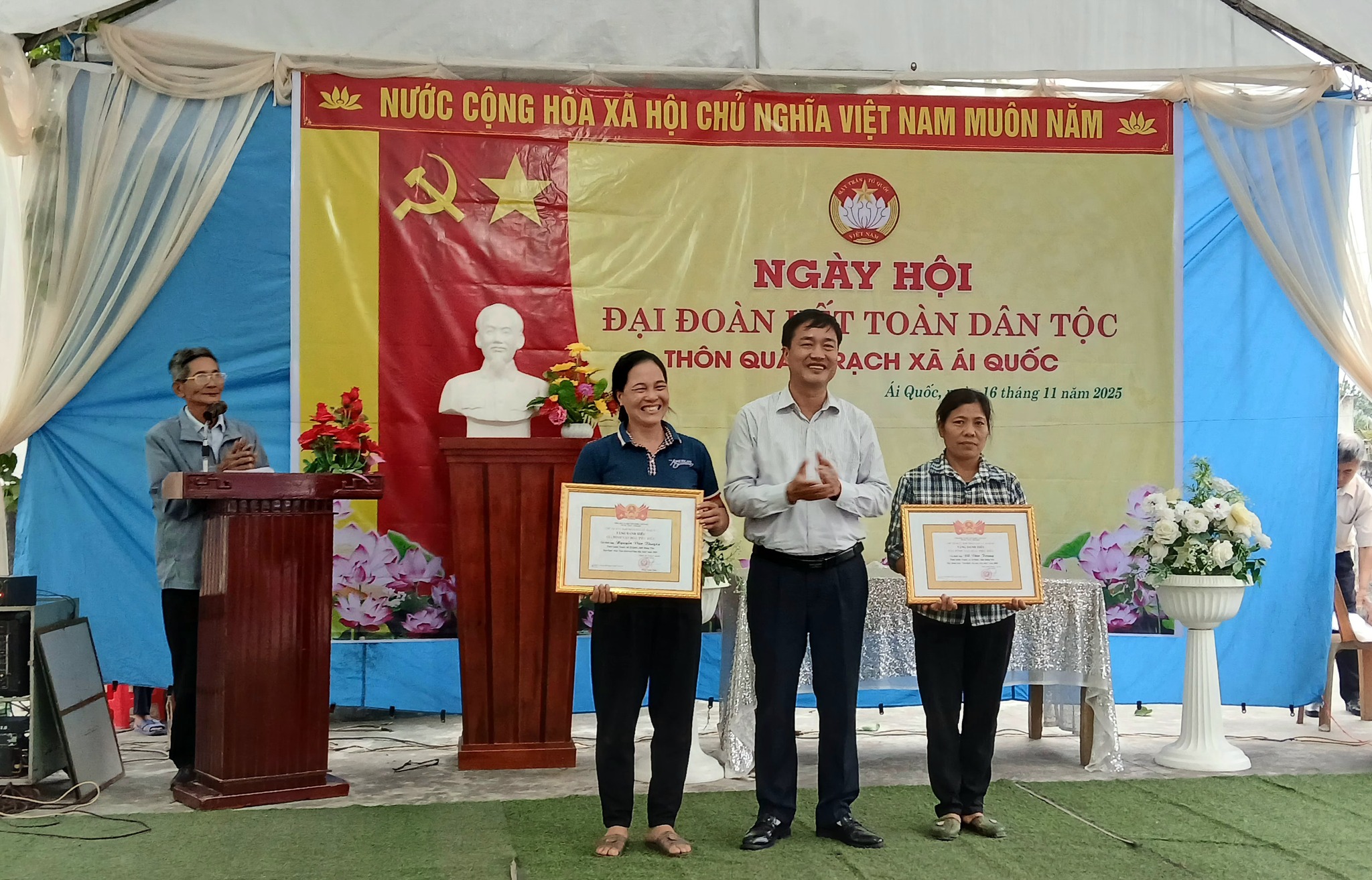 Sôi nổi ngày hội đại đoàn kết toàn dân tộc tại thôn Quân Trạch