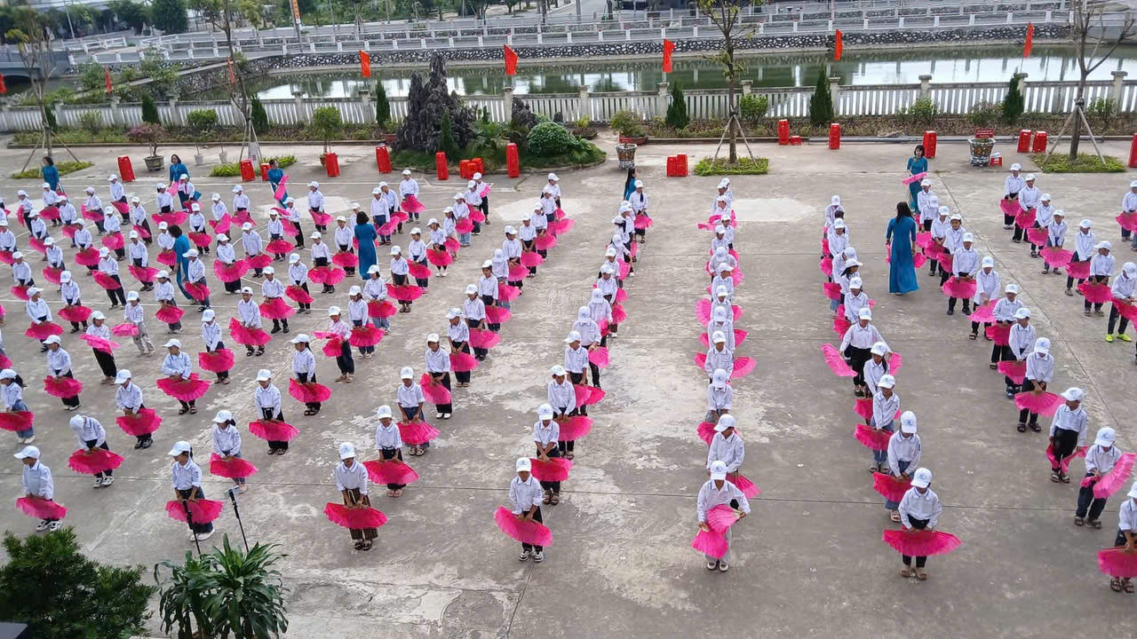 Trường Tiểu học Tây Giang tổ chức chuyên đề “Đưa nghệ thuật Chèo vào trường học”