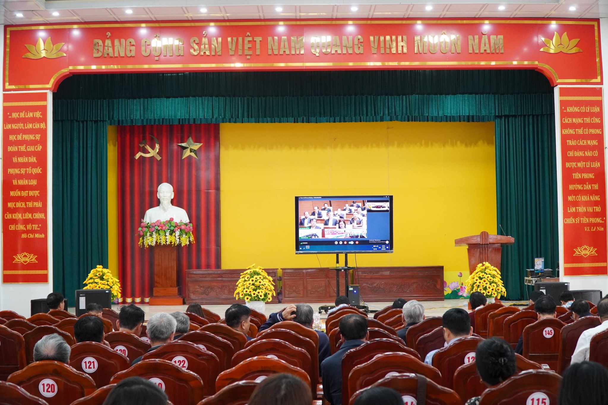Đảng ủy xã Ái Quốc tổ chức điểm cầu hội nghị toàn quốc quán triệt, triển khai Nghị quyết số 79-NQ/TW và 80-NQ/TW