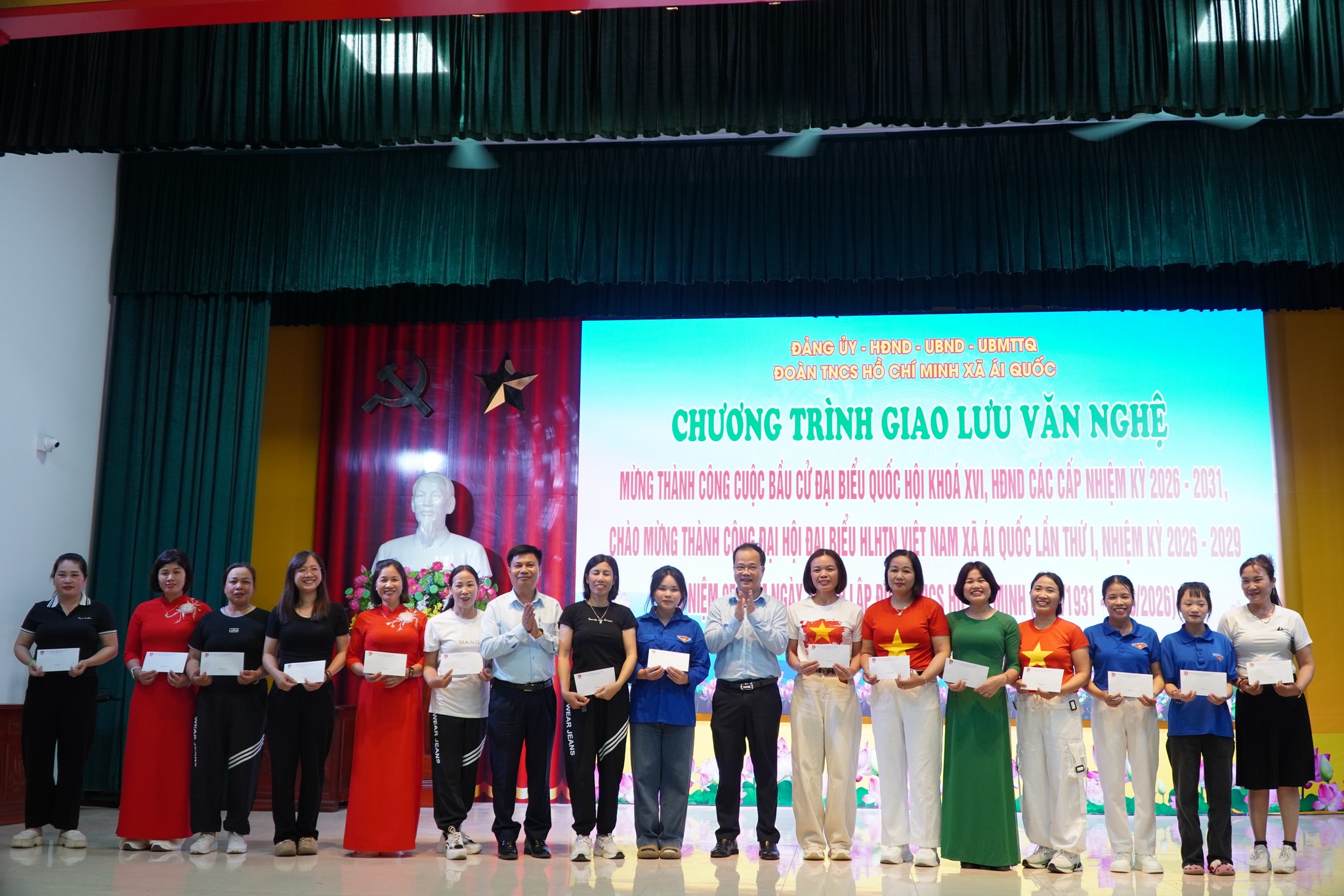 Giao lưu văn nghệ chào mừng ngày thành lập Đoàn TNCS Hồ Chí Minh, chào mừng thành công cuộc bầu cử đại biểu Quốc hội và HĐND các cấp