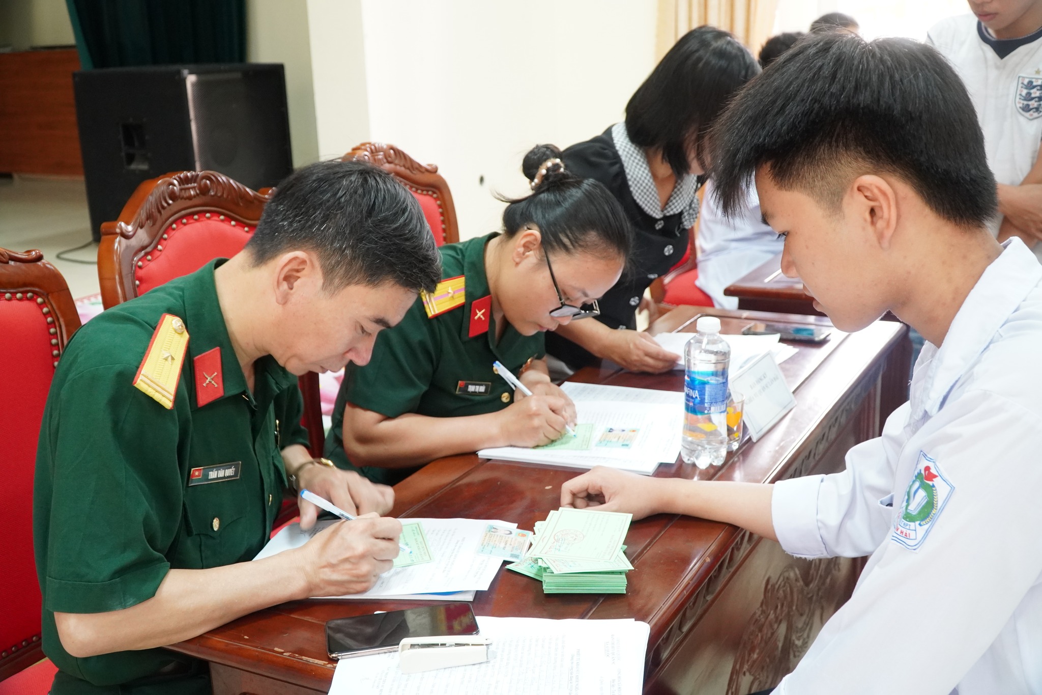 Hội đồng nghĩa vụ quân sự xã  Ái Quốc tổ chức đăng ký NVQS lần đầu cho nam công dân tuổi 17