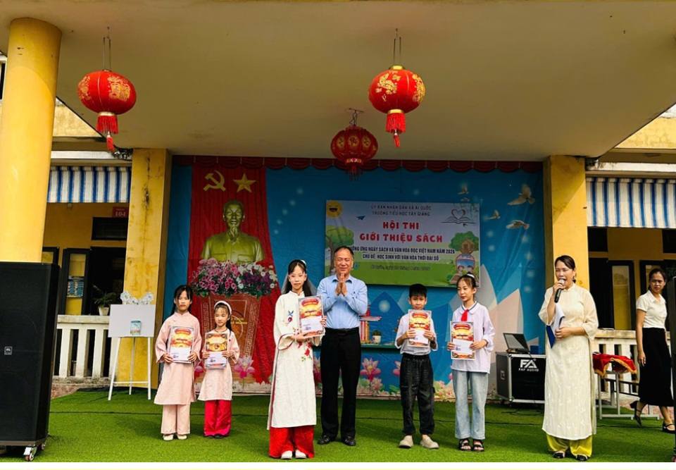 Trường tiểu học Tây Giang tổ chức hội thi giới thiệu sách – lan tỏa văn hóa đọc trong thời đại số
