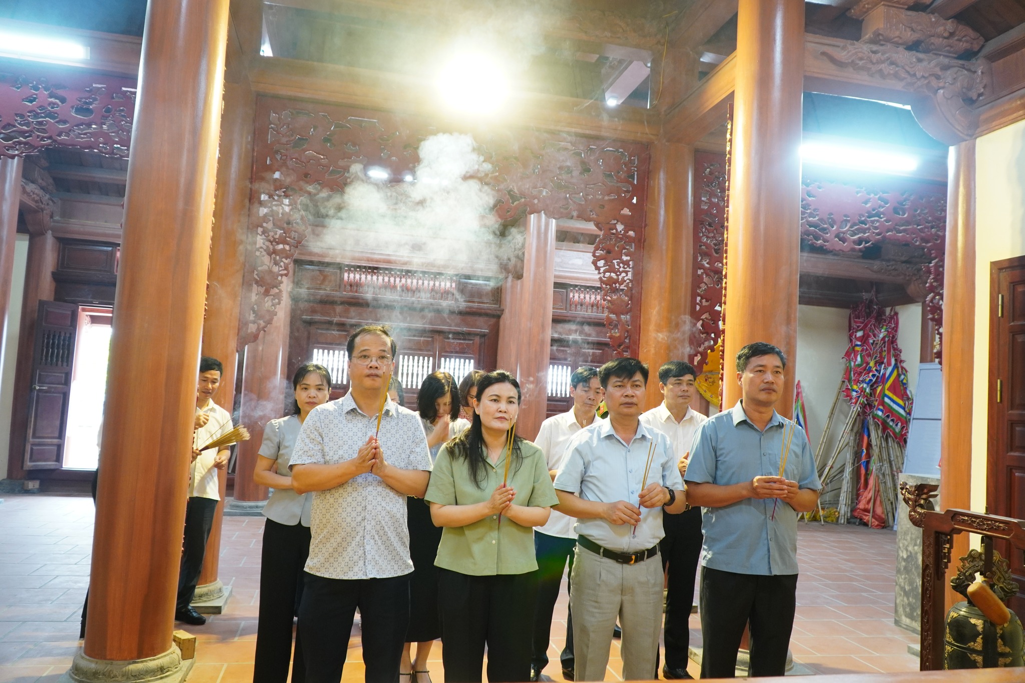 Xã Ái Quốc tổ chức dâng hương nhân kỳ niệm 136 năm ngày sinh Chủ Tịch Hồ Chí Minh