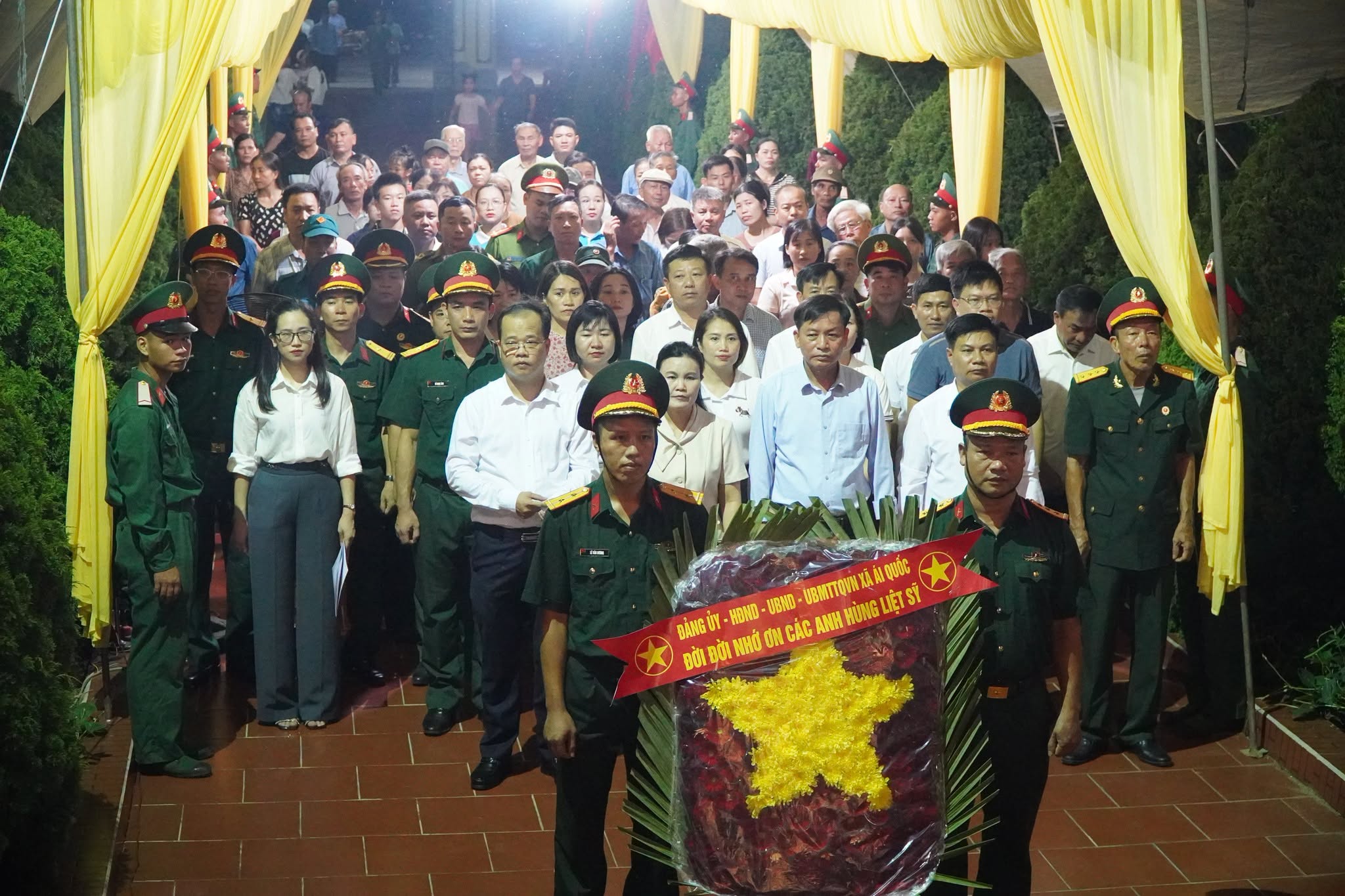 Thắp sáng ngọn lửa tri ân – Đời đời ghi nhớ công ơn các Anh hùng Liệt sĩ