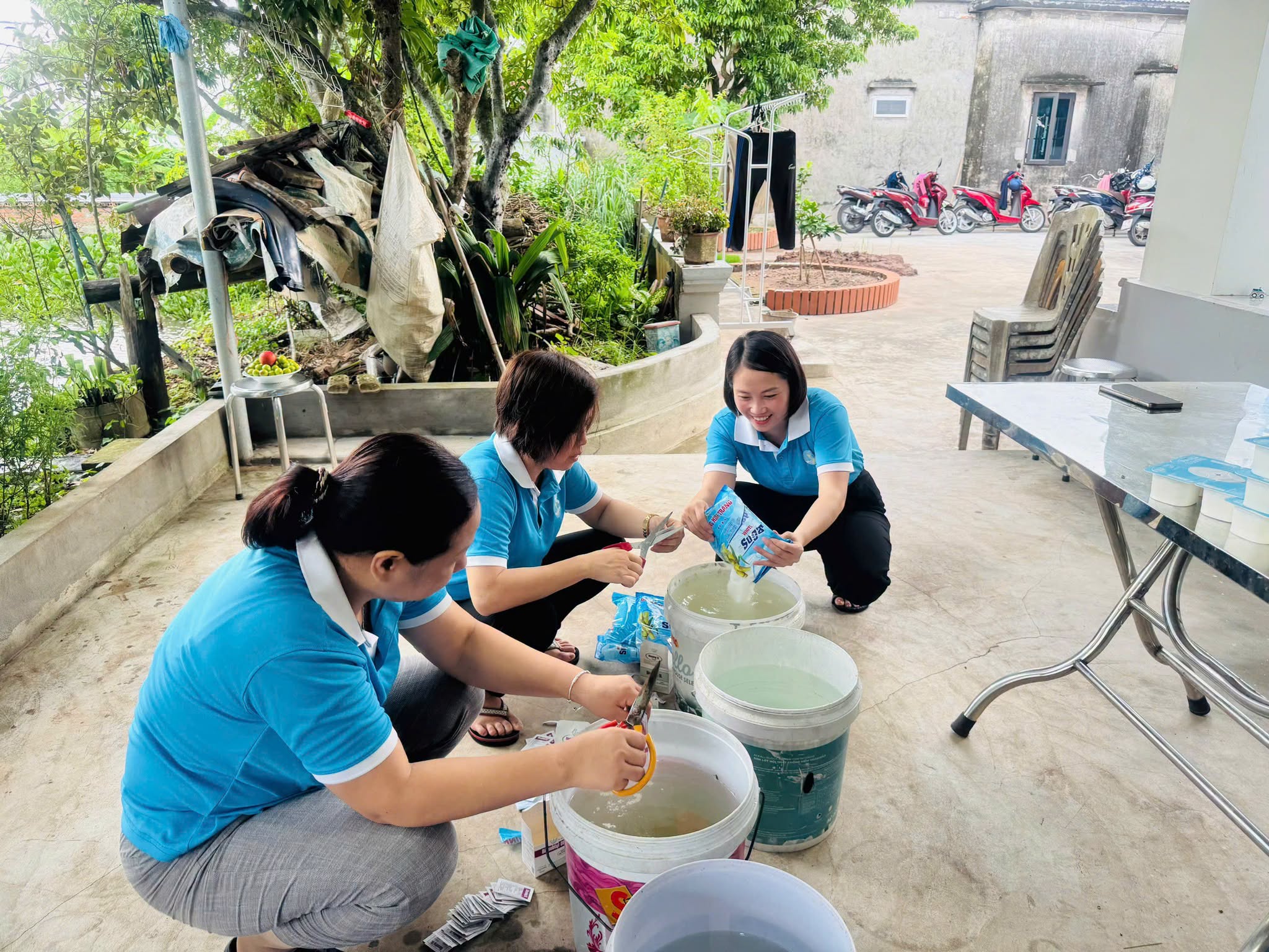 Hội LHPN xã Ái Quốc tổ chức hội nghị tuyên truyền, hướng dẫn ngâm ủ men vi sinh IMO và kiện toàn chi hội phụ nữ thôn Tân Phong