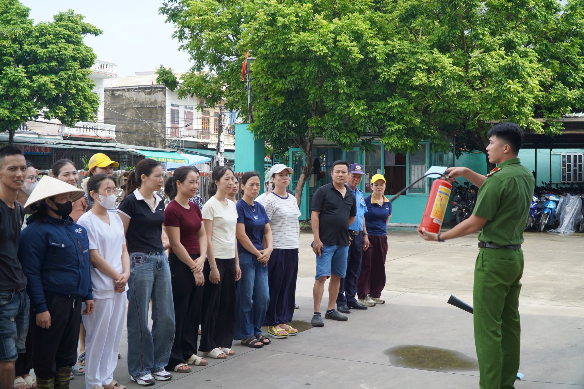 Đội PCCC và CNCH khu vực Tiền Hải tổ chức tập huấn và diễn tập PCCC tại công ty TNHH da giày xuất khẩu Thuận Phát