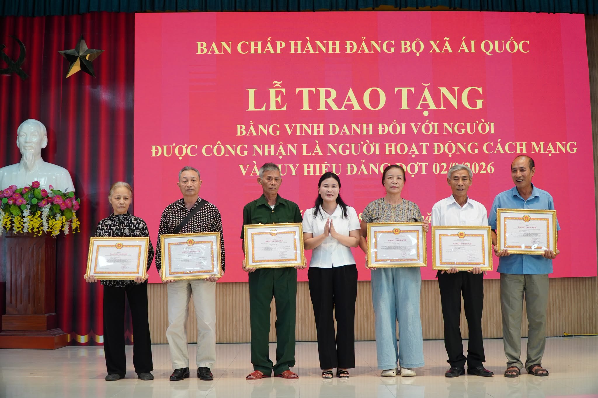 Xã Ái Quốc long trọng tổ chức Lễ trao bằng vinh danh và Huy hiệu Đảng đợt 02/9