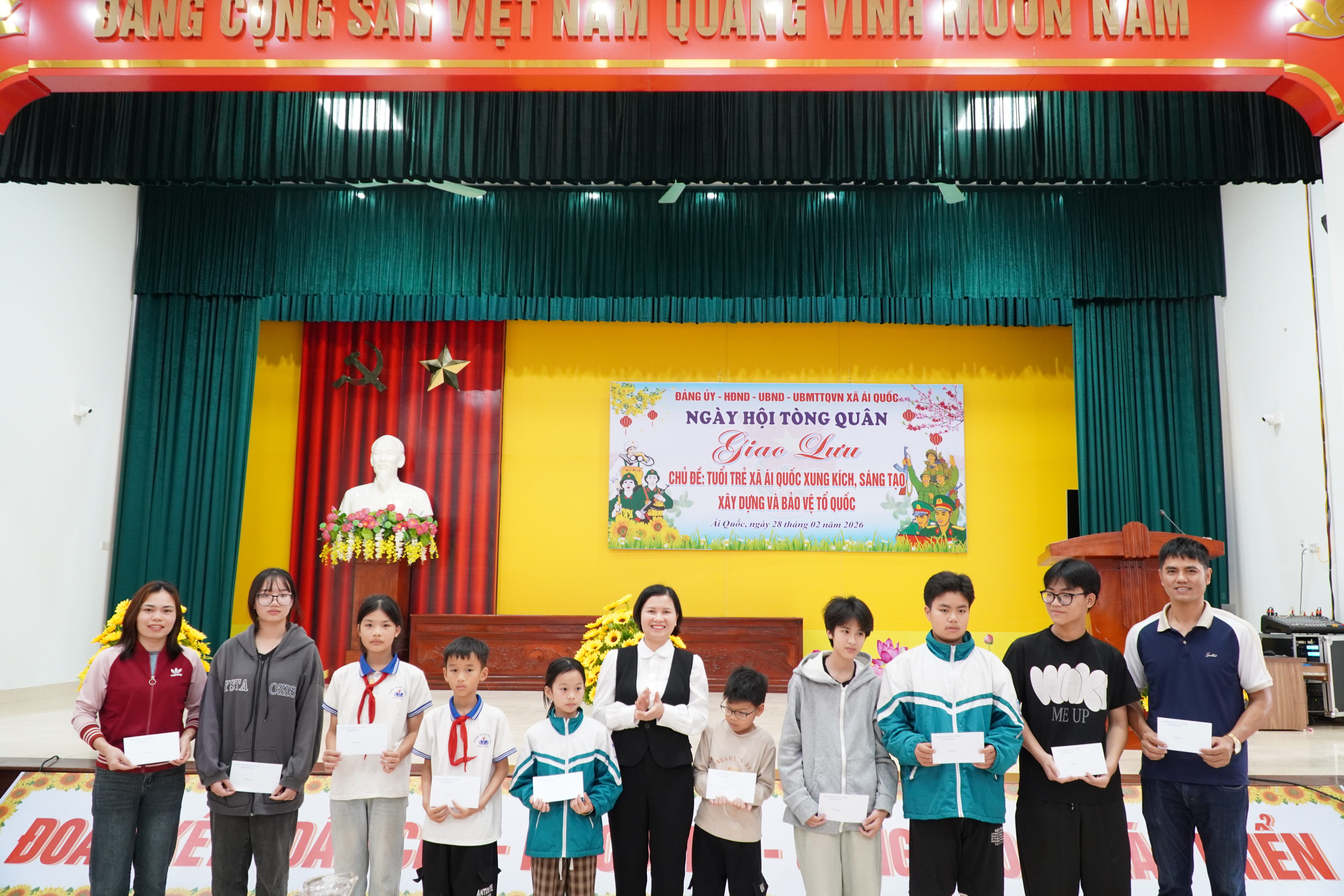 Xã Ái Quốc gặp mặt, động viên đoàn thể thao học sinh trước ngày thi đấu
