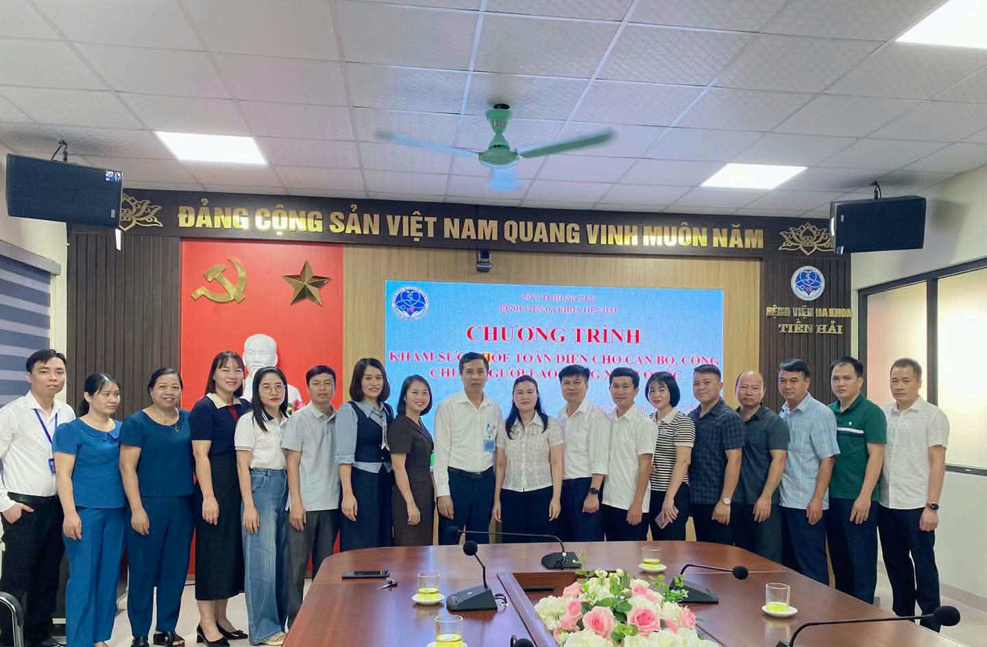 Bệnh viện đa khoa Tiền Hải tổ chức khám sức khỏe toàn diện cho cán bộ, công chức, người lao động xã Ái Quốc